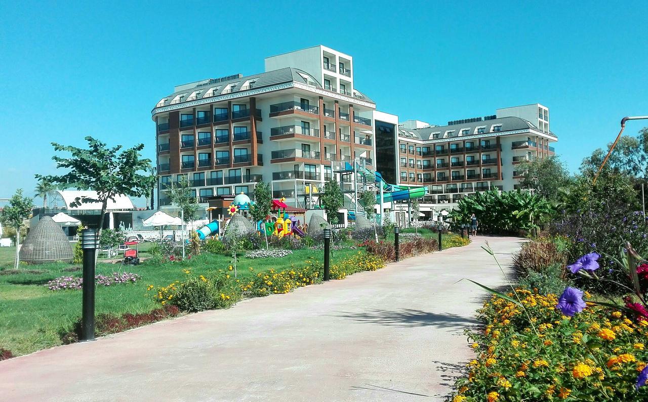 Glamour Resort & Spa Side Exterior foto