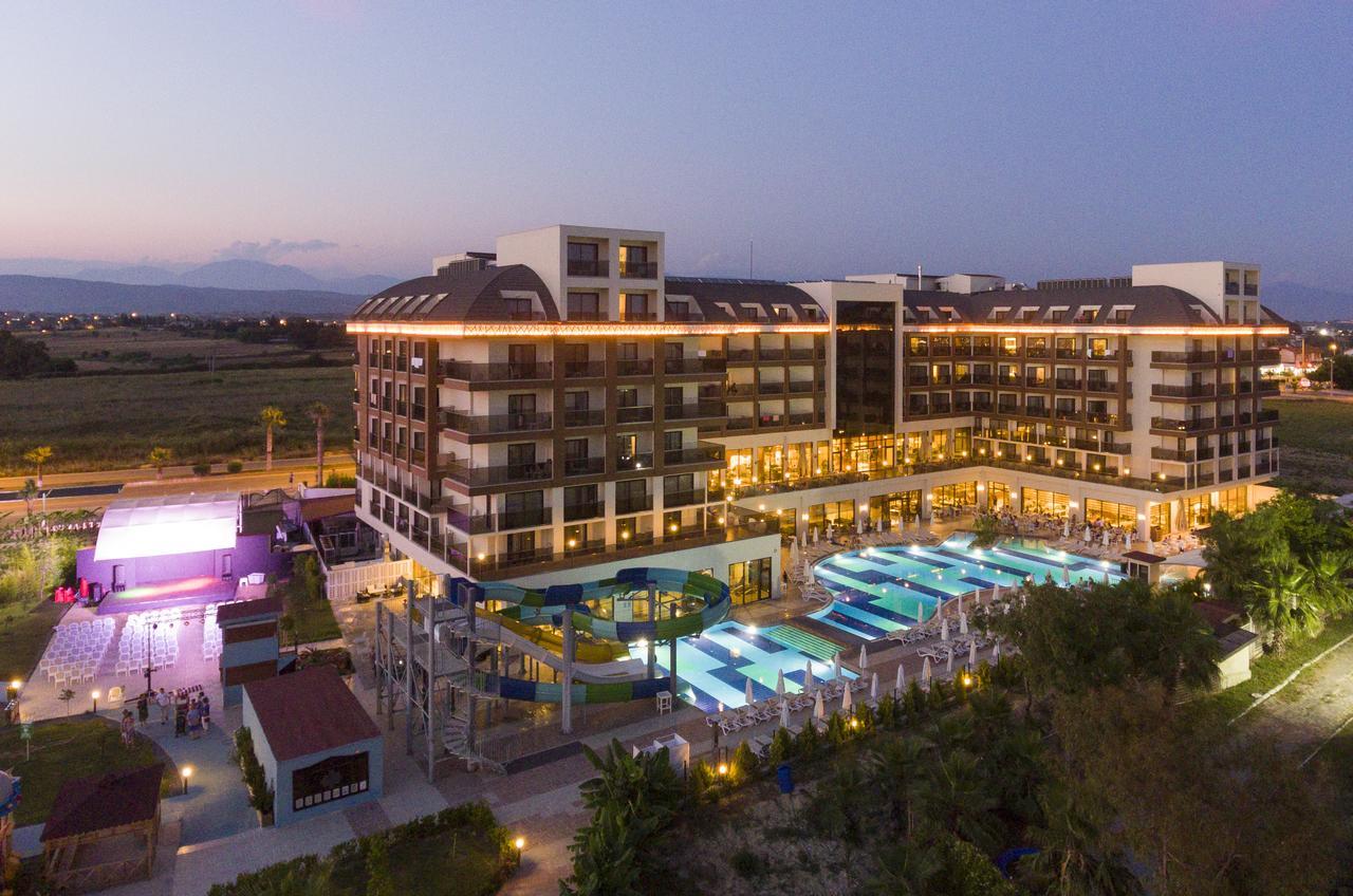 Glamour Resort & Spa Side Exterior foto